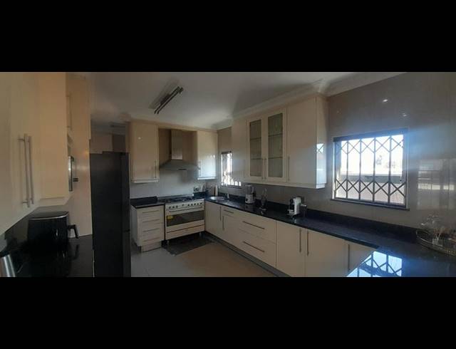 4 BEDROOM TOWNHOUSE FOR SALE IN WITKOPPEN